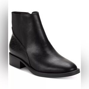 Style & Co
Women's Edwinaa Gore Booties BRAND NEW IN BOX‼️ Size 8M Color Black
